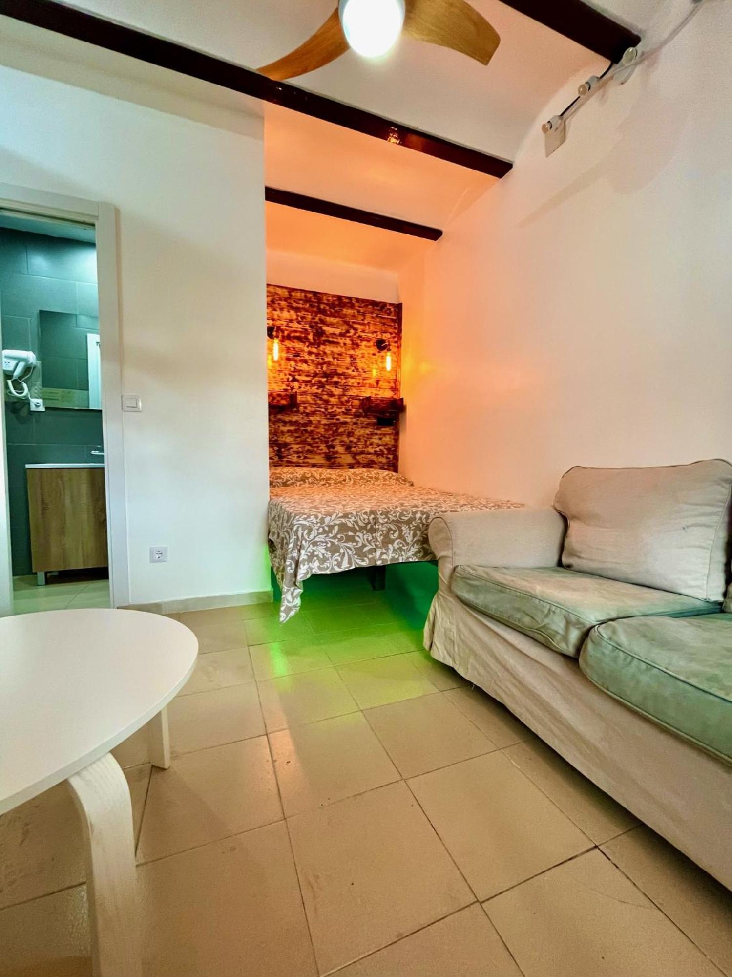 Nuevos Apartamentos Frente Al Mar Y A La Playa كاستيلديفيلس المظهر الخارجي الصورة